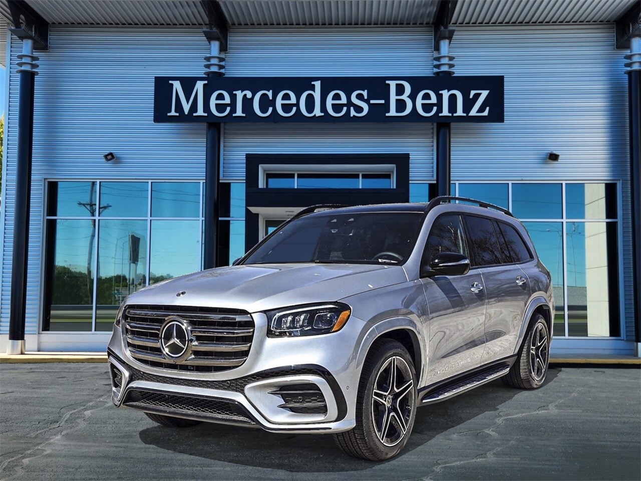 2025 Mercedes Benz GLS 450 4MATIC photo 3
