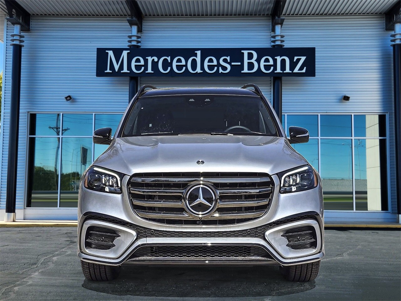 2025 Mercedes Benz GLS 450 4MATIC photo 2