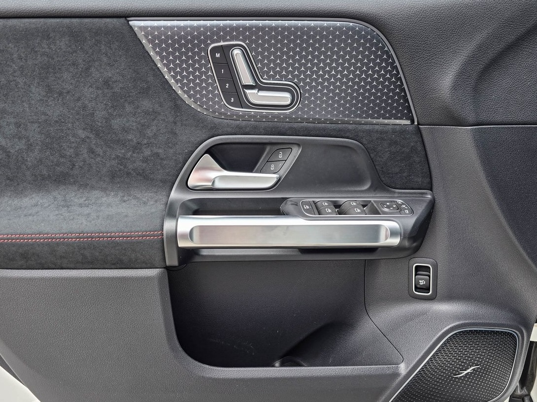EQB 300 4MATIC SUV
