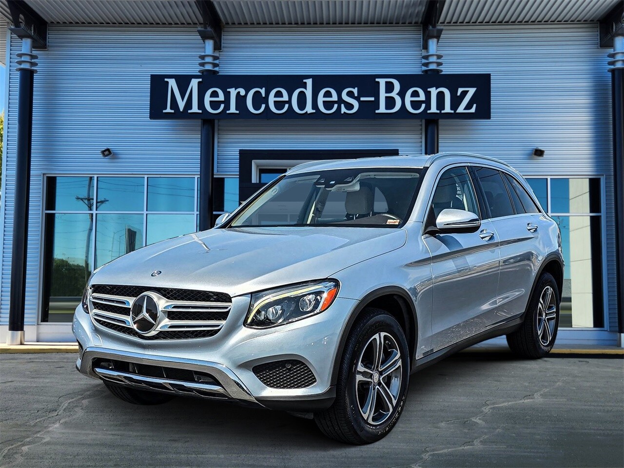 2017 Mercedes Benz GLC 300 photo 3