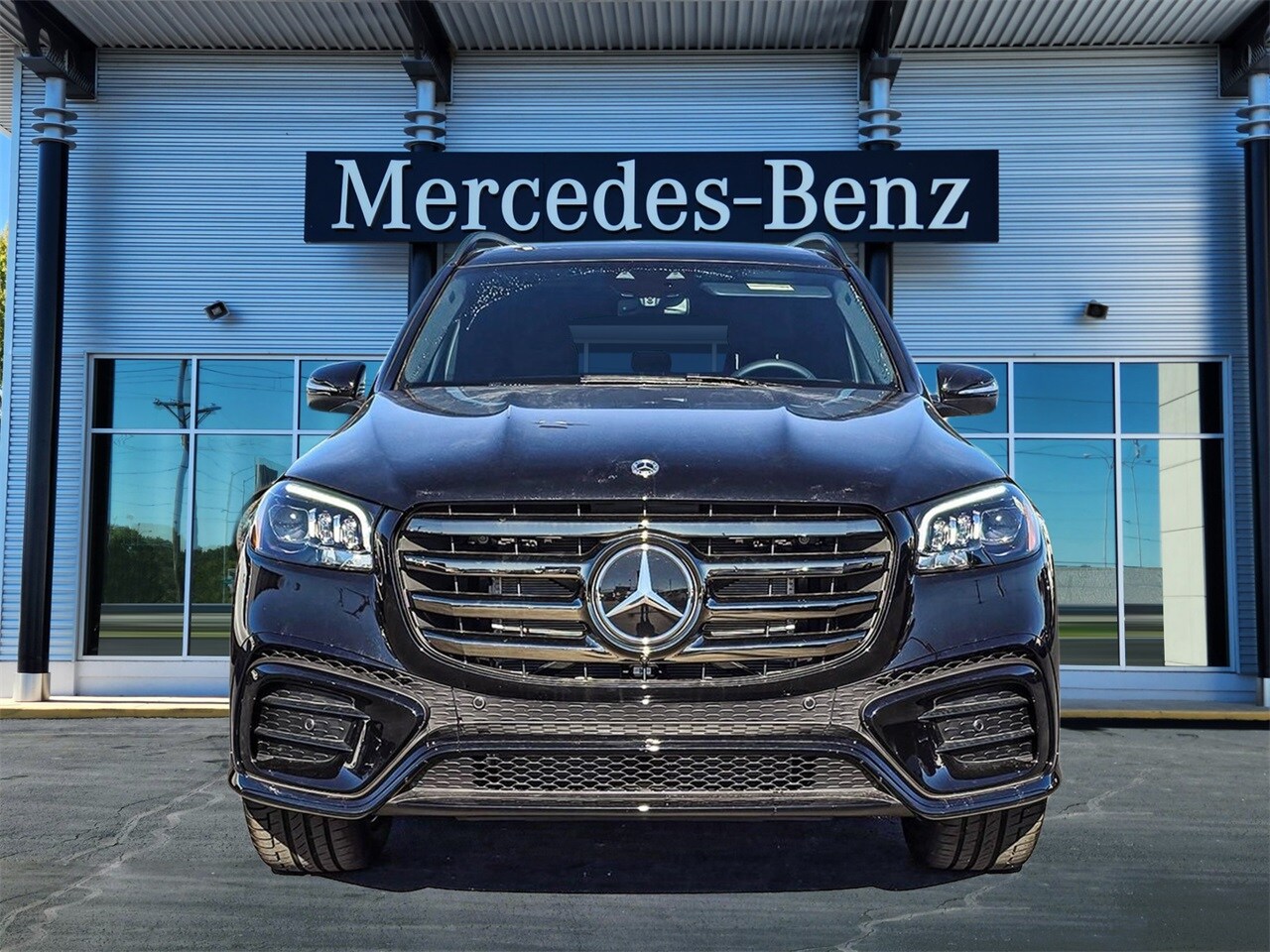 2025 Mercedes Benz GLS 450 4MATIC photo 2