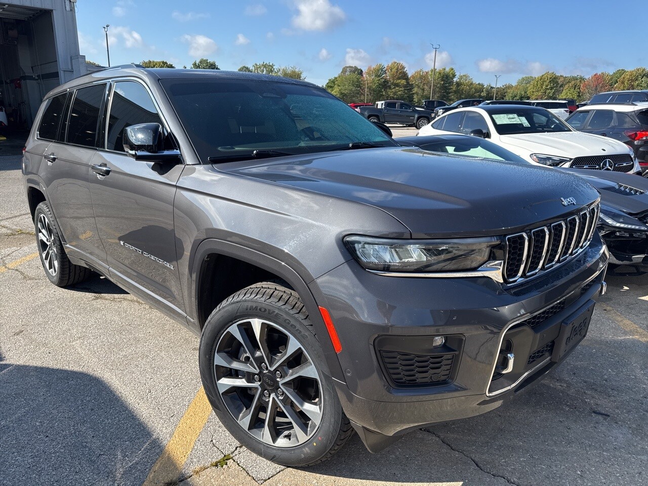 2023 Jeep Grand Cherokee Overland photo 3