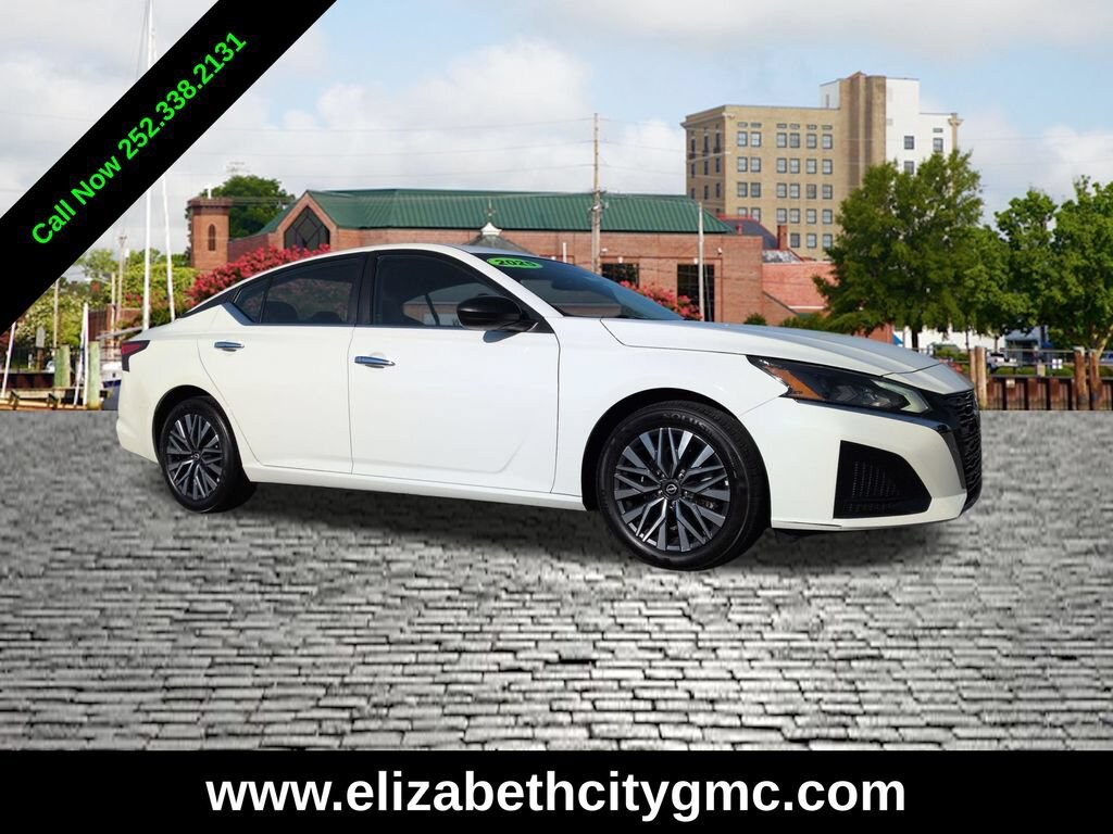 Used 2025 Nissan Altima SV Sedan