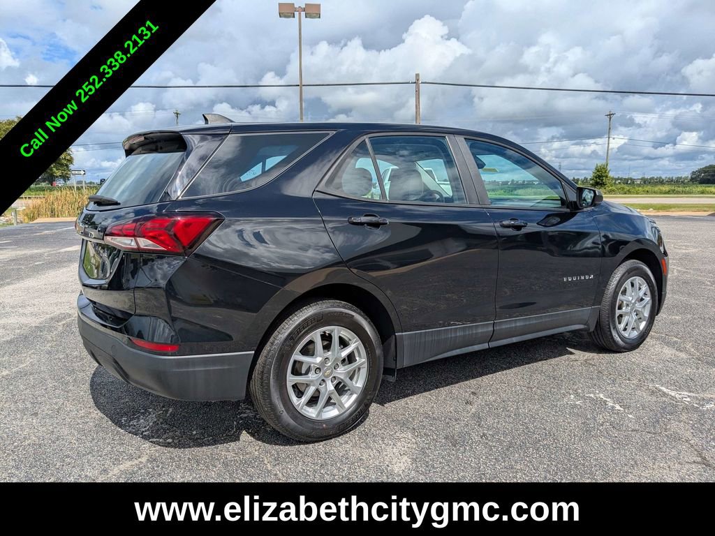 2023 Chevrolet Equinox LS photo 3