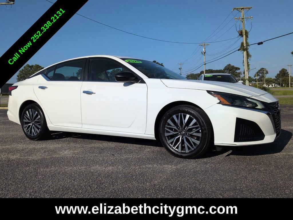 Used 2025 Nissan Altima SV Sedan