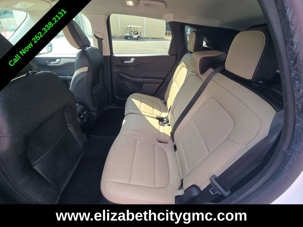 2022 Ford Escape SEL Hybrid photo 2