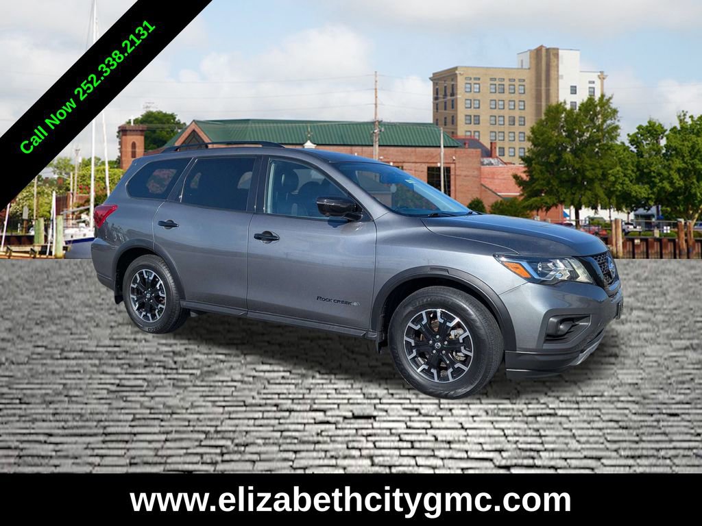 2019 Nissan Pathfinder SL's photo