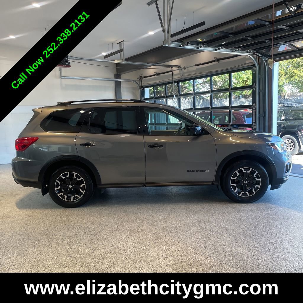 2019 Nissan Pathfinder SL photo 2