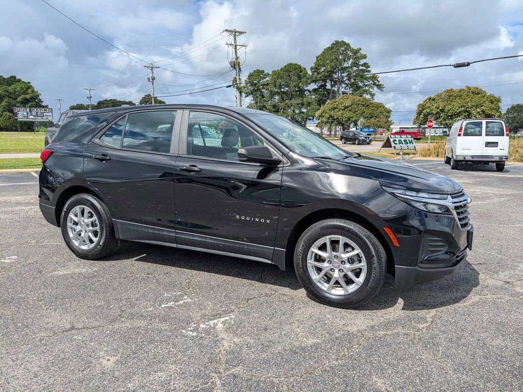 2023 Chevrolet Equinox LS photo 2