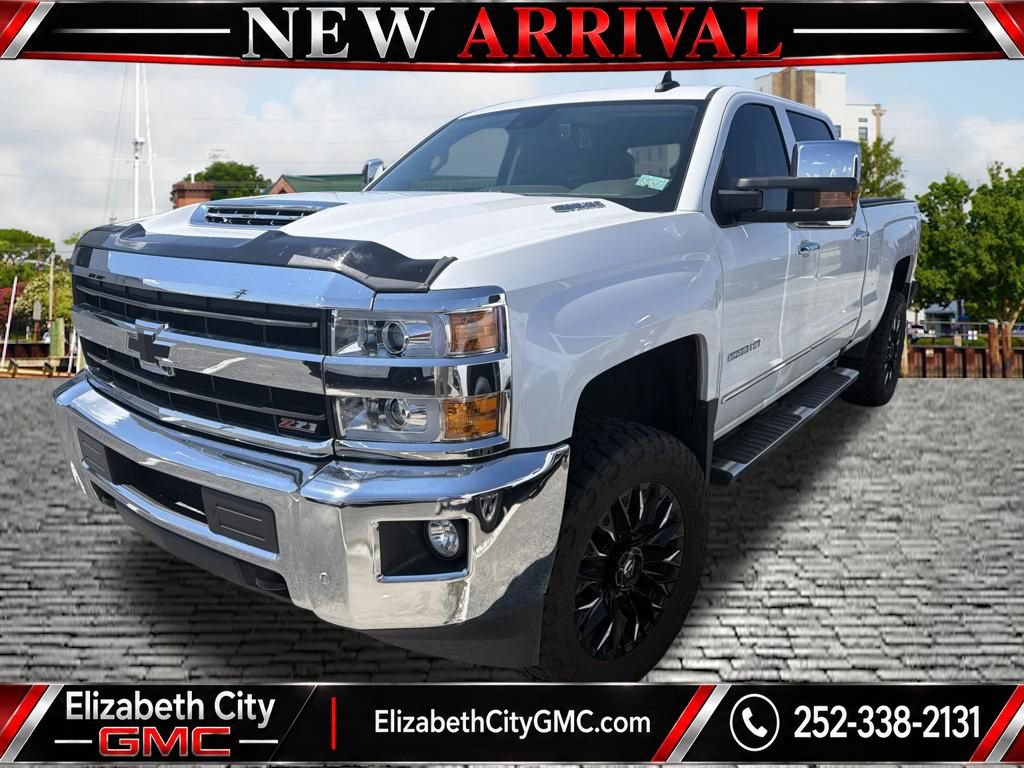 White (Iridescent Pearl Tricoat) 2019 Chevrolet Silverado 2500HD Pickup Truck Four-Wheel Drive Automatic