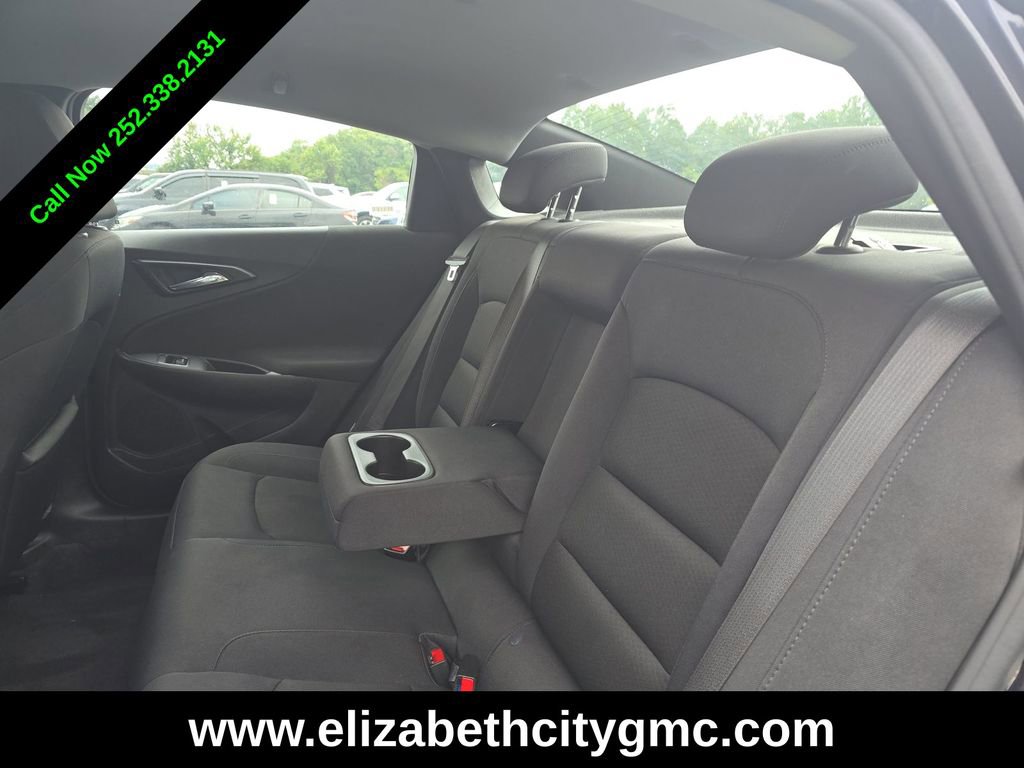 2023 Chevrolet Malibu 1LT photo 2