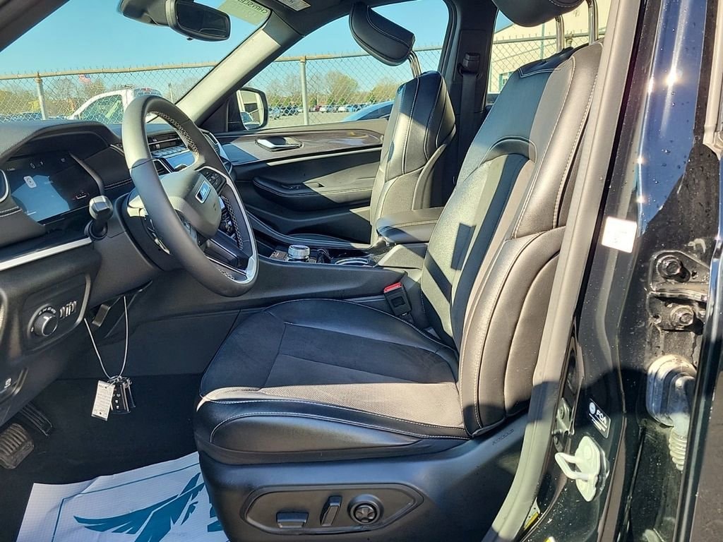 Used 2023 Jeep Grand Cherokee Altitude SUV