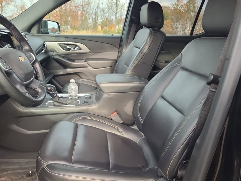 2023 Chevrolet Traverse Leather photo 2