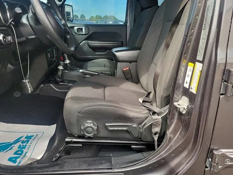2018 Jeep Wrangler Unlimited Sport photo 3