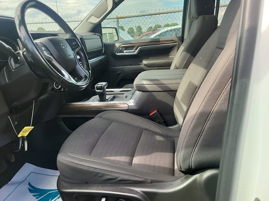 2023 Chevrolet Silverado 1500 RST photo 3