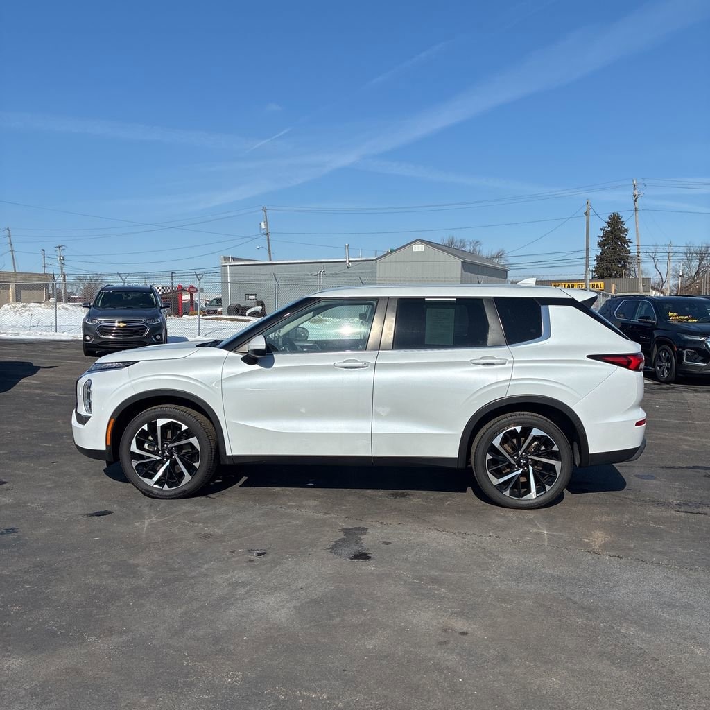 Used 2022 Mitsubishi Outlander ES CUV