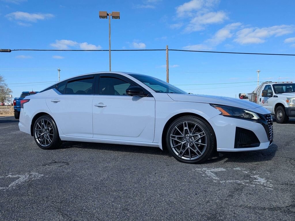 Used 2023 Nissan Altima 2.0 SR Sedan