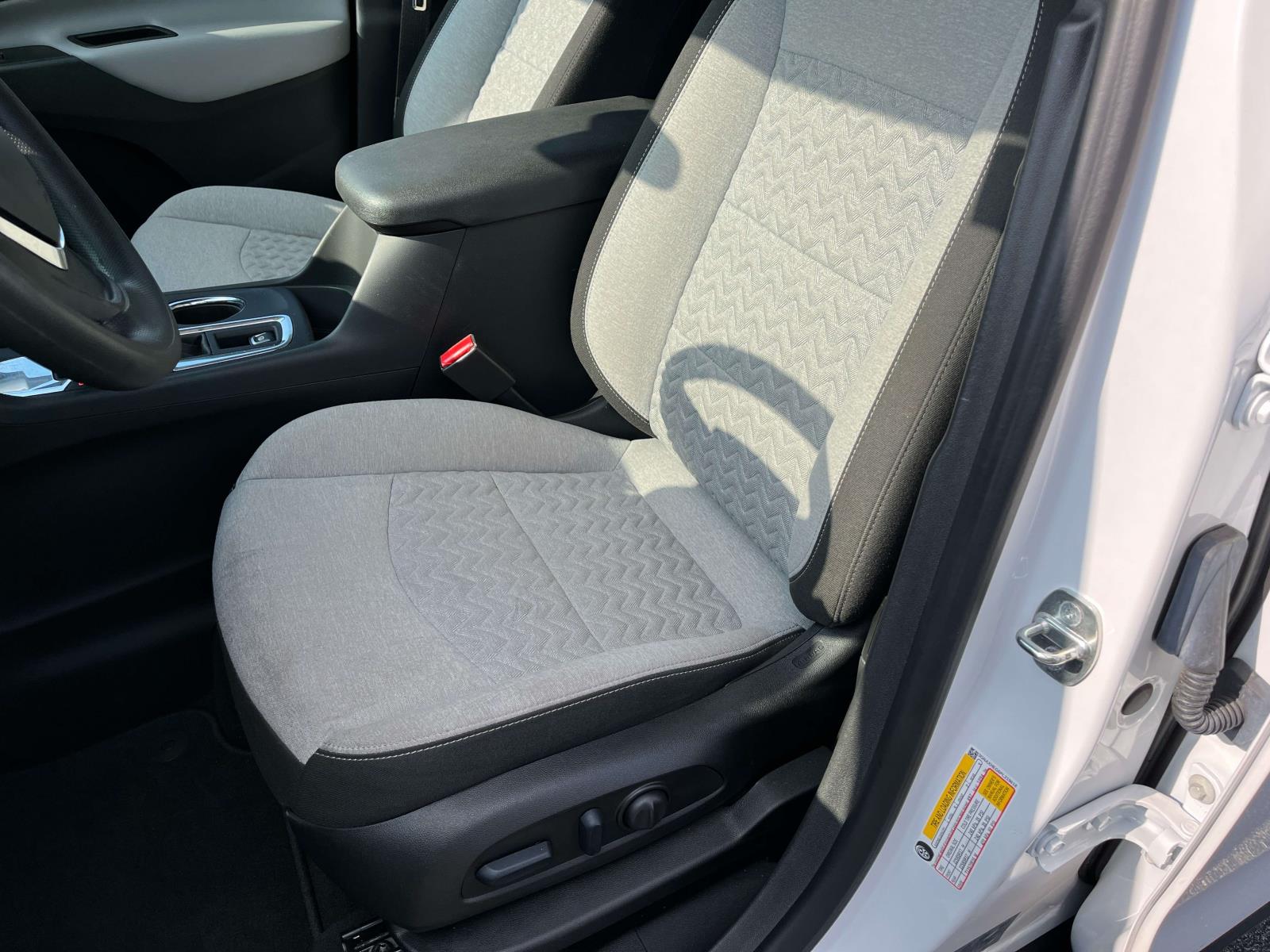2023 Chevrolet Equinox LS - Photo 28