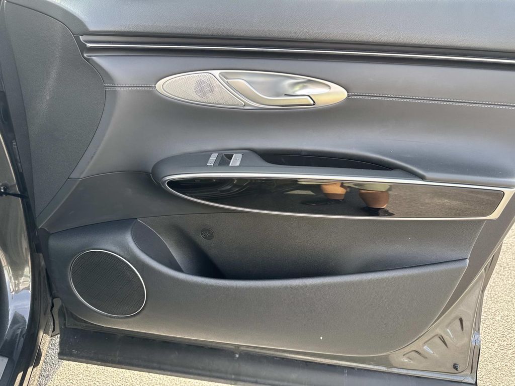 2025 GENESIS GV70 Standard - Photo 24