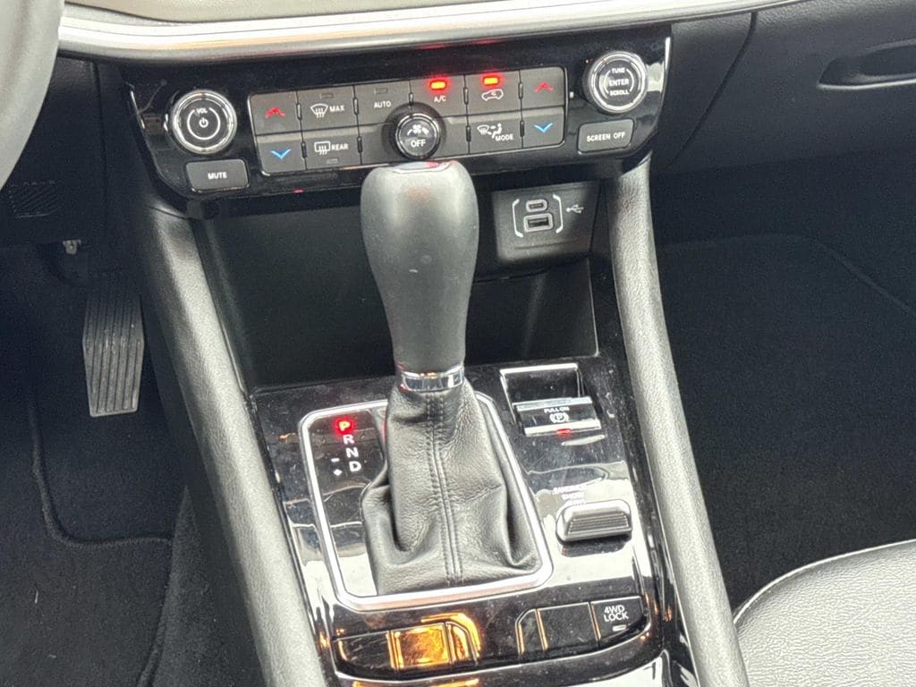 2025 Jeep Compass Limited - Photo 16