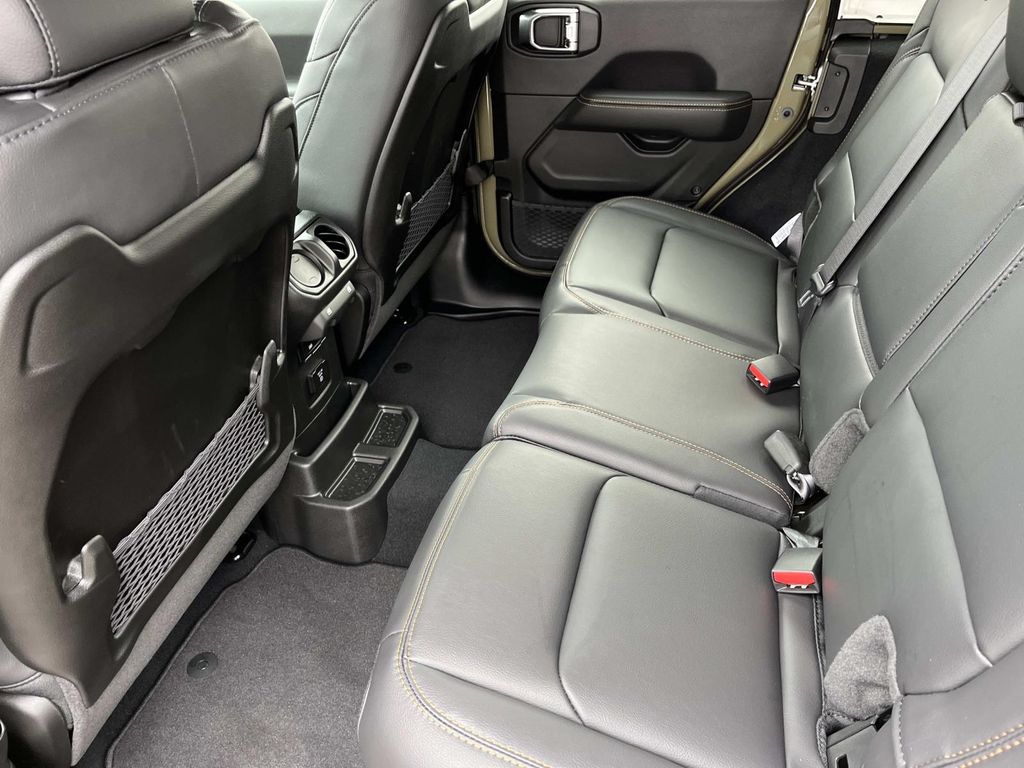 2026 Jeep Wrangler 4-Door Sahara - Photo 18