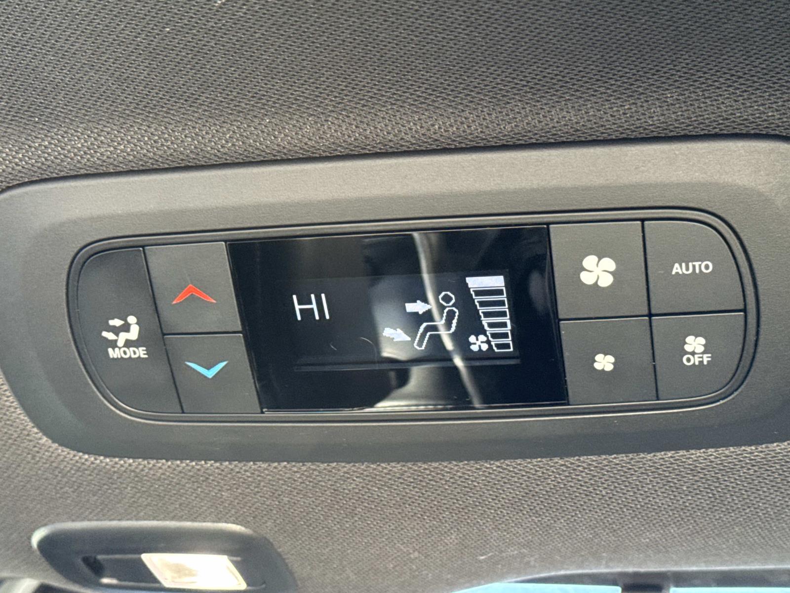 2026 Chrysler Pacifica Limited - Photo 18