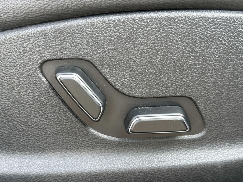 2025 GENESIS GV70 Standard - Photo 27