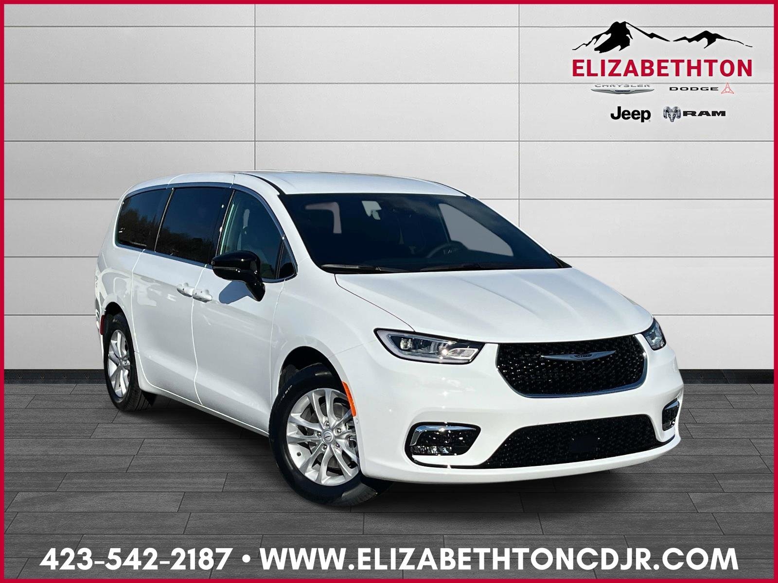 2026 Chrysler Pacifica Select's photo