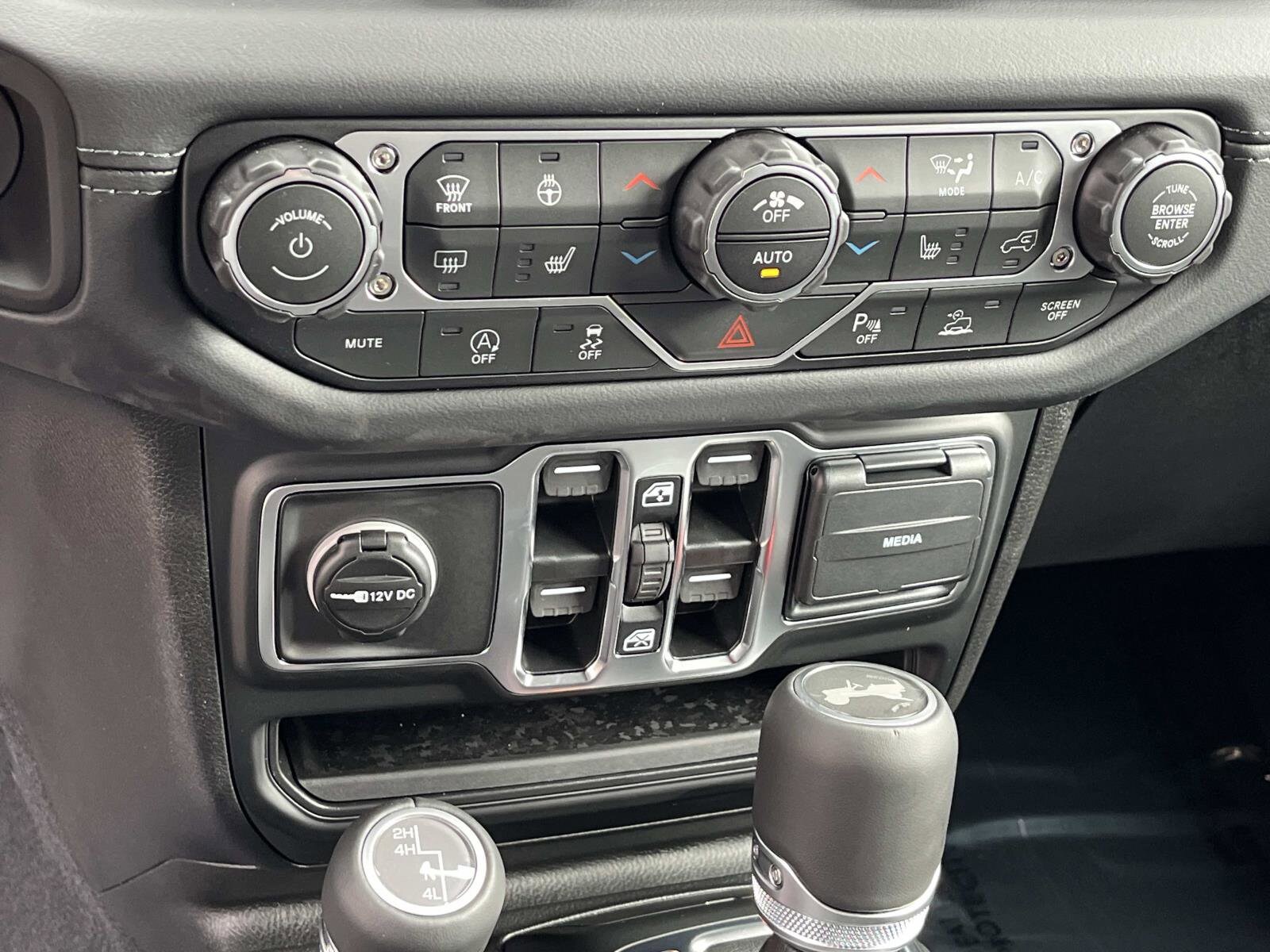 2026 Jeep Wrangler 4-Door Sahara - Photo 23