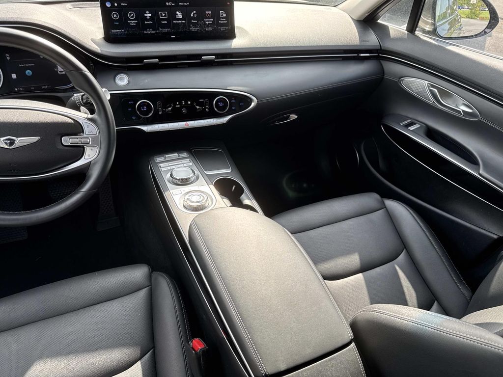 2025 GENESIS GV70 Standard - Photo 15