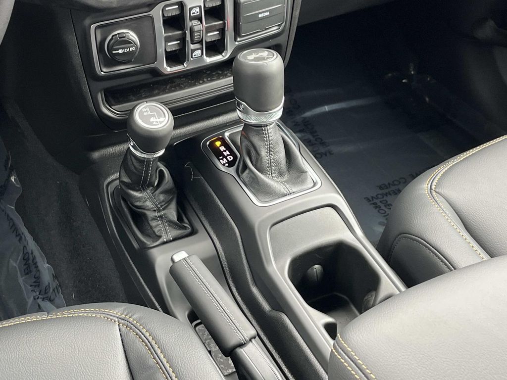 2026 Jeep Wrangler 4-Door Sahara - Photo 14