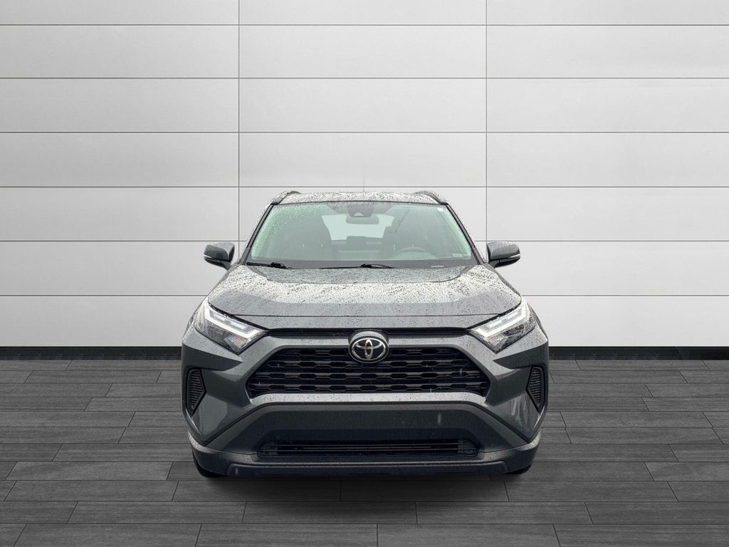 2025 Toyota RAV4 XLE - Photo 8