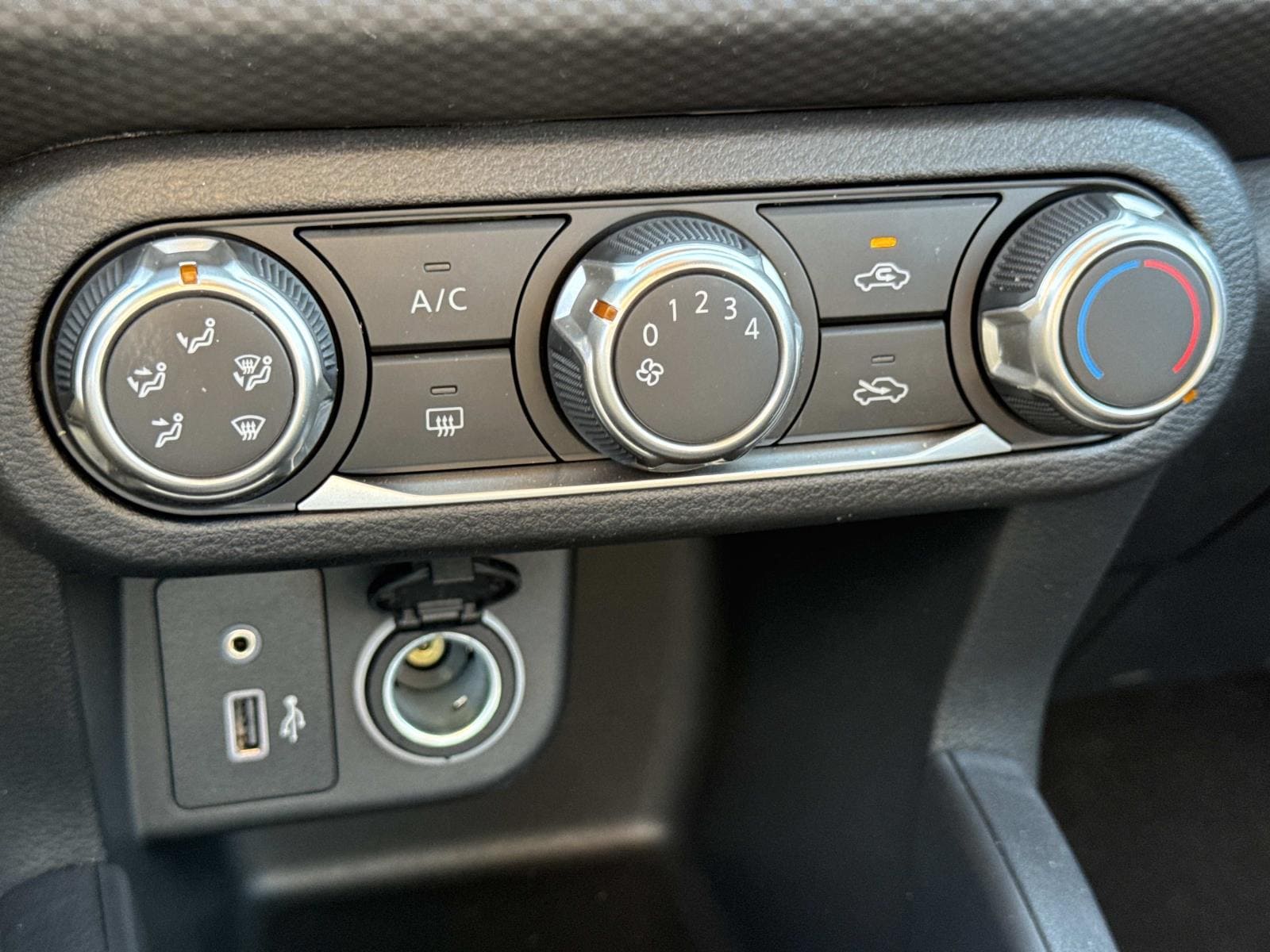 2025 Nissan KICKS PLAY Base - Photo 34