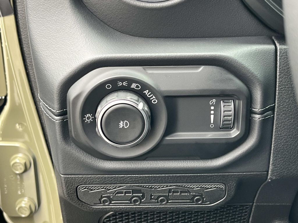 2026 Jeep Wrangler 4-Door Sahara - Photo 20