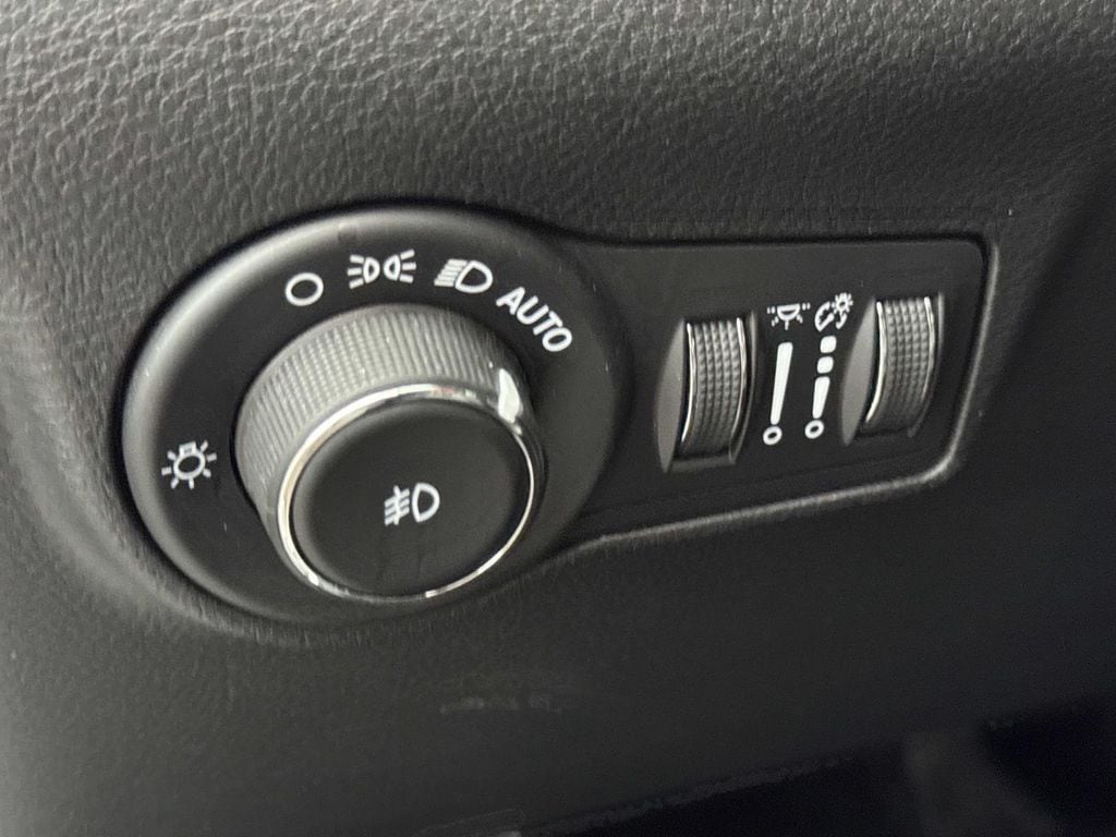 2025 Jeep Compass Limited - Photo 30