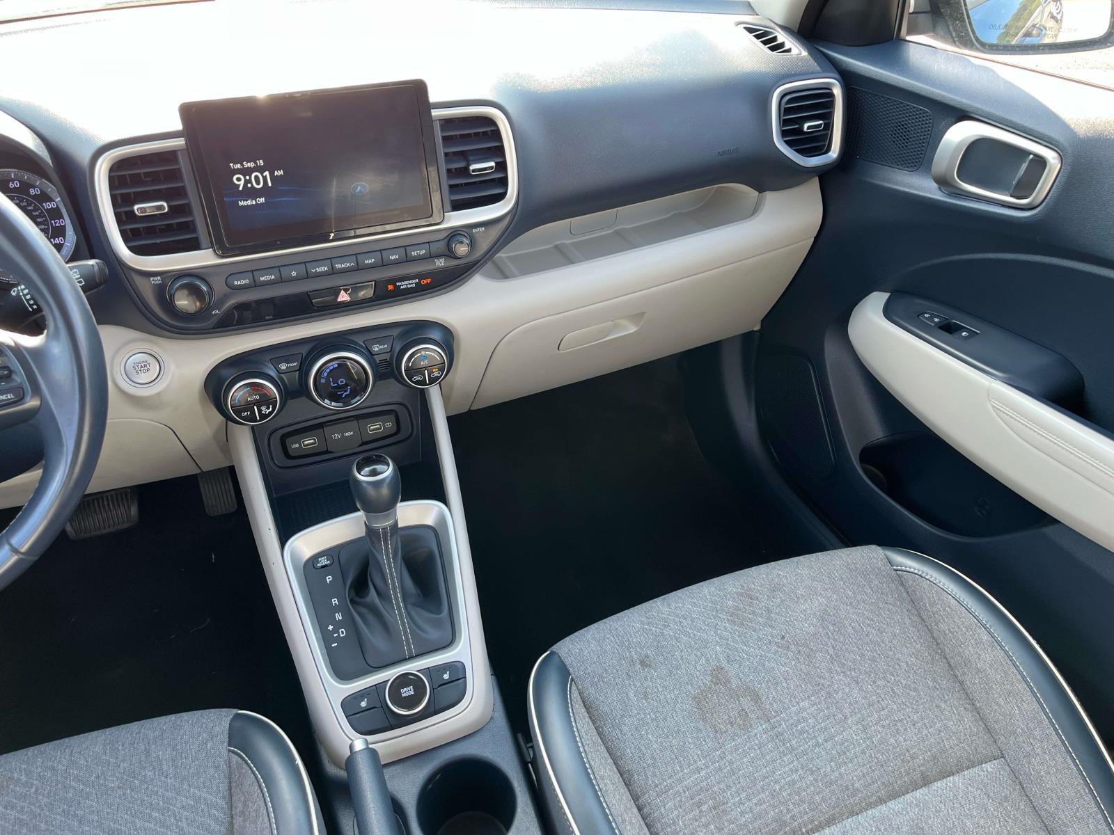2022 Hyundai Venue Limited - Photo 13