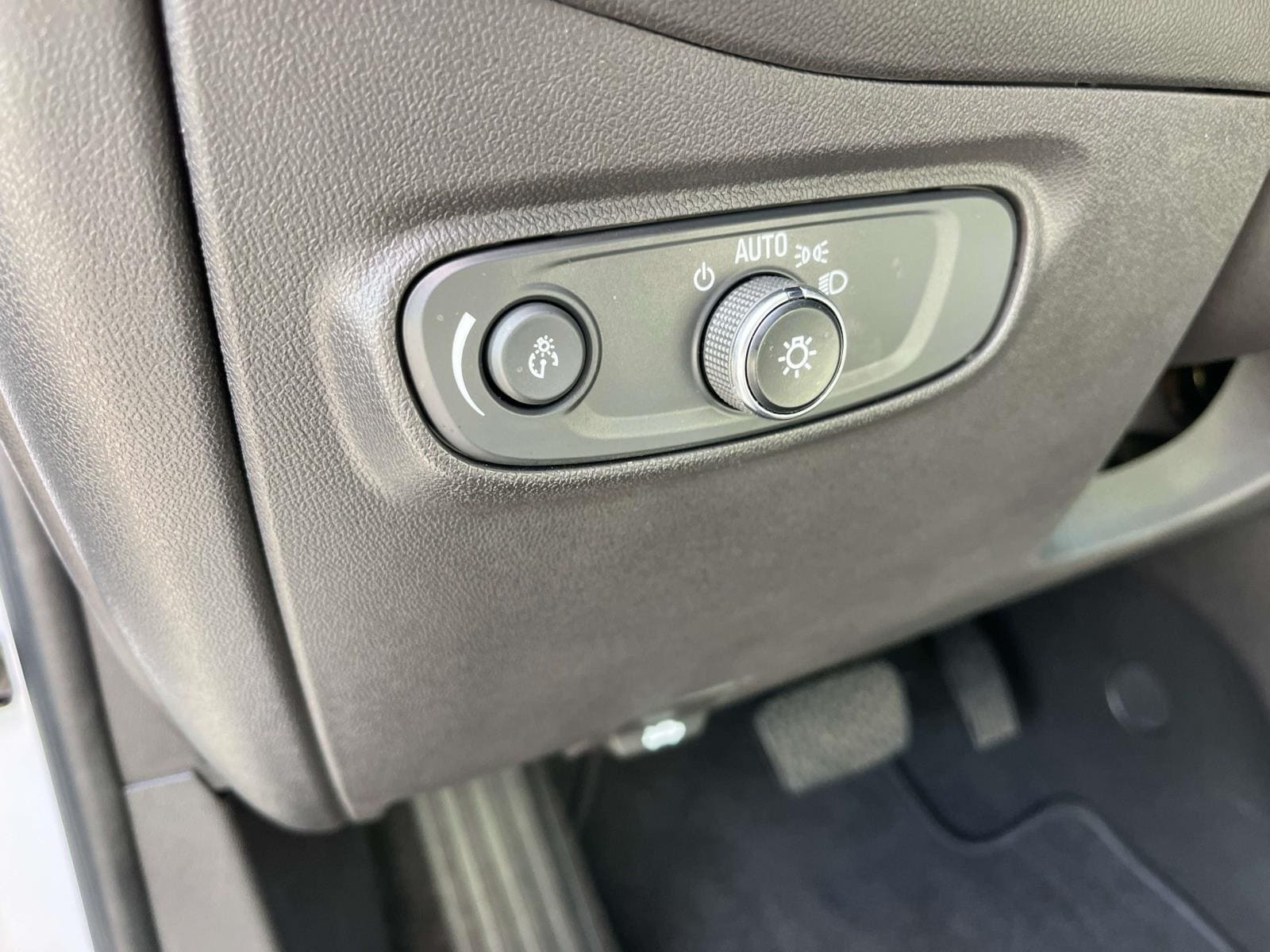 2023 Chevrolet Equinox LS - Photo 30