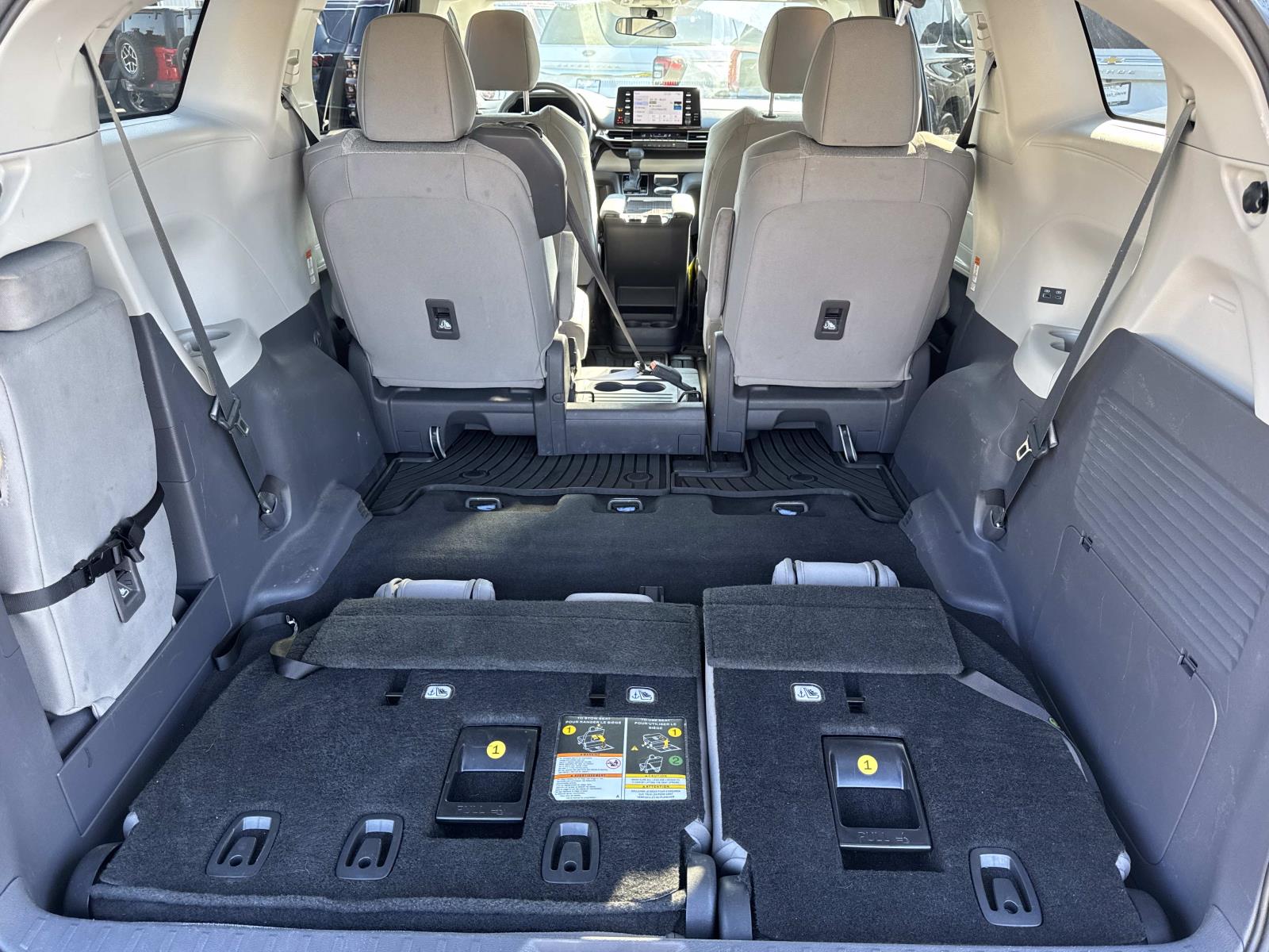 2021 Toyota Sienna LE - Photo 12