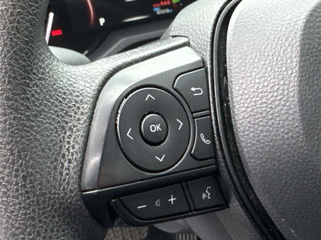 2025 Toyota RAV4 XLE - Photo 30