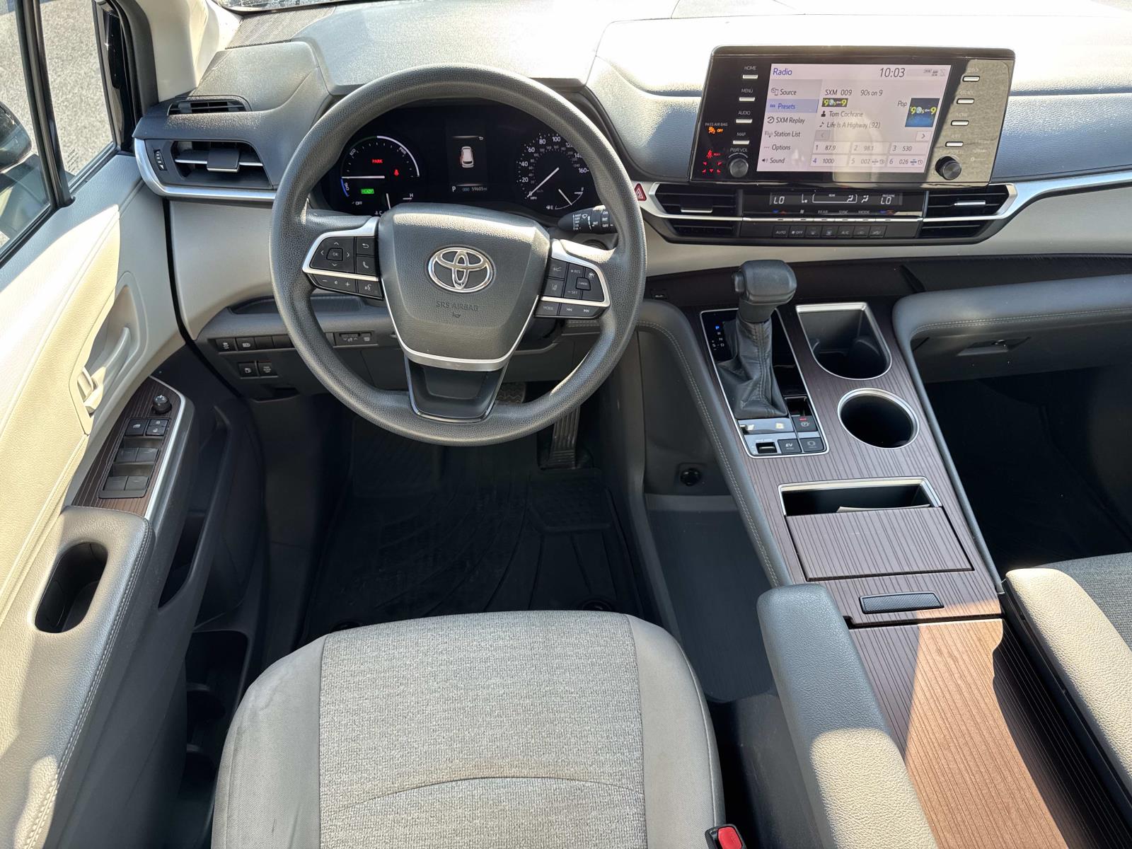 2021 Toyota Sienna LE - Photo 13