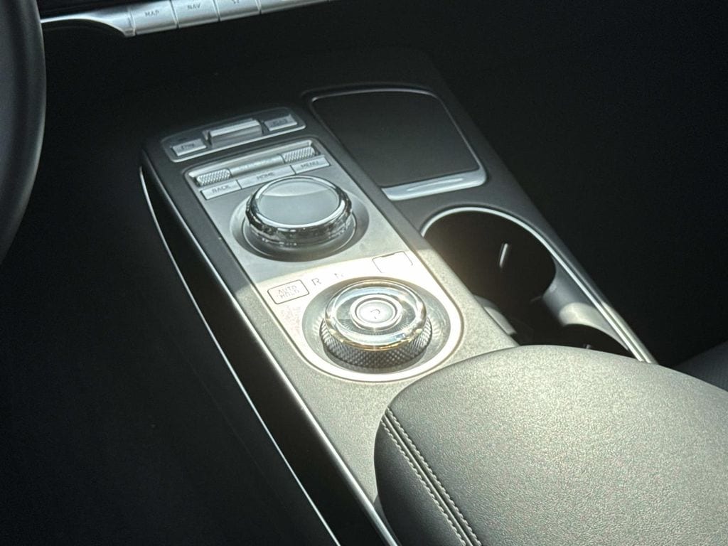 2025 GENESIS GV70 Standard - Photo 17
