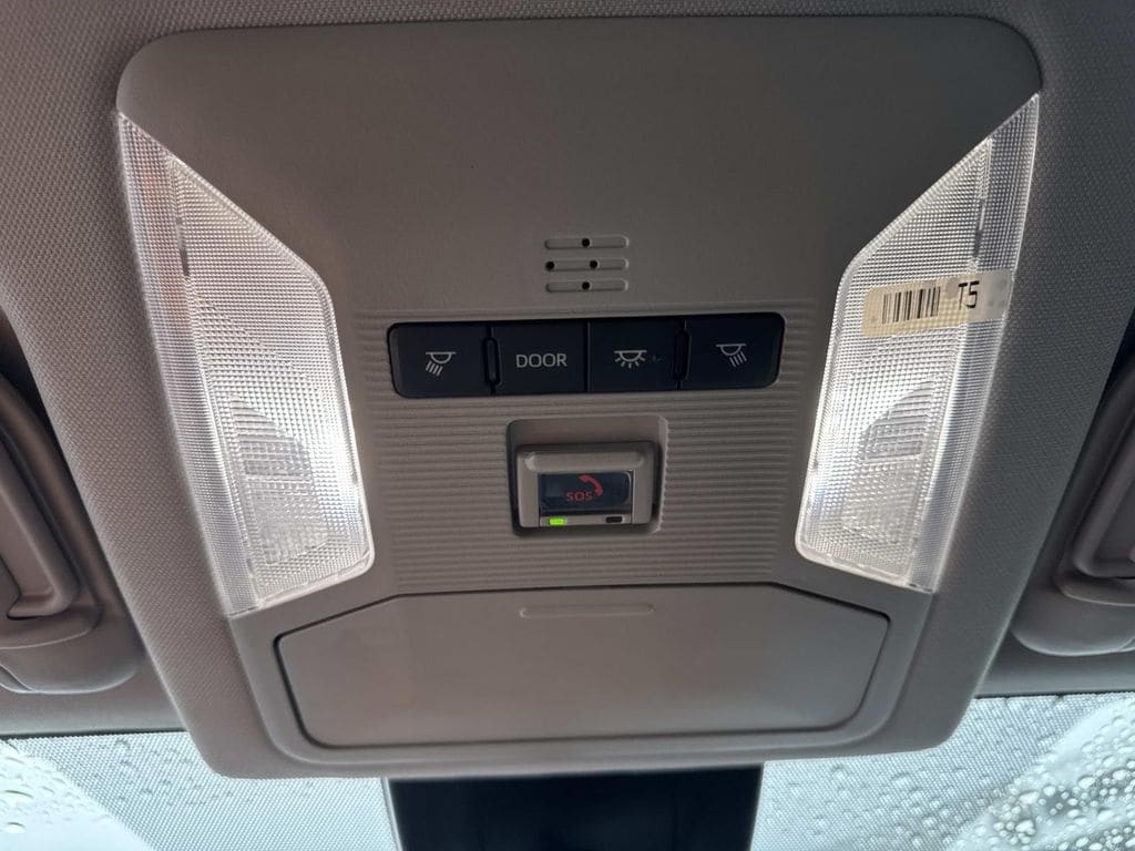 2025 Toyota RAV4 XLE - Photo 38
