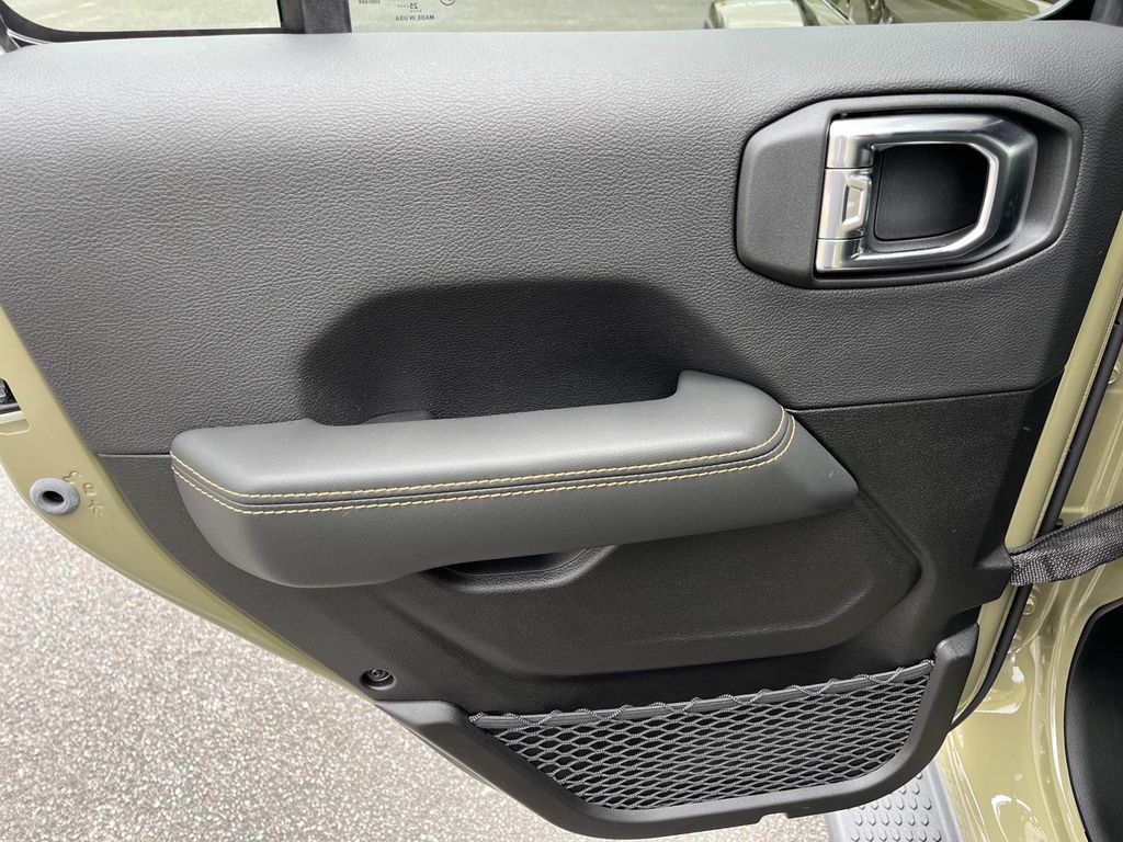 2026 Jeep Wrangler 4-Door Sahara - Photo 17