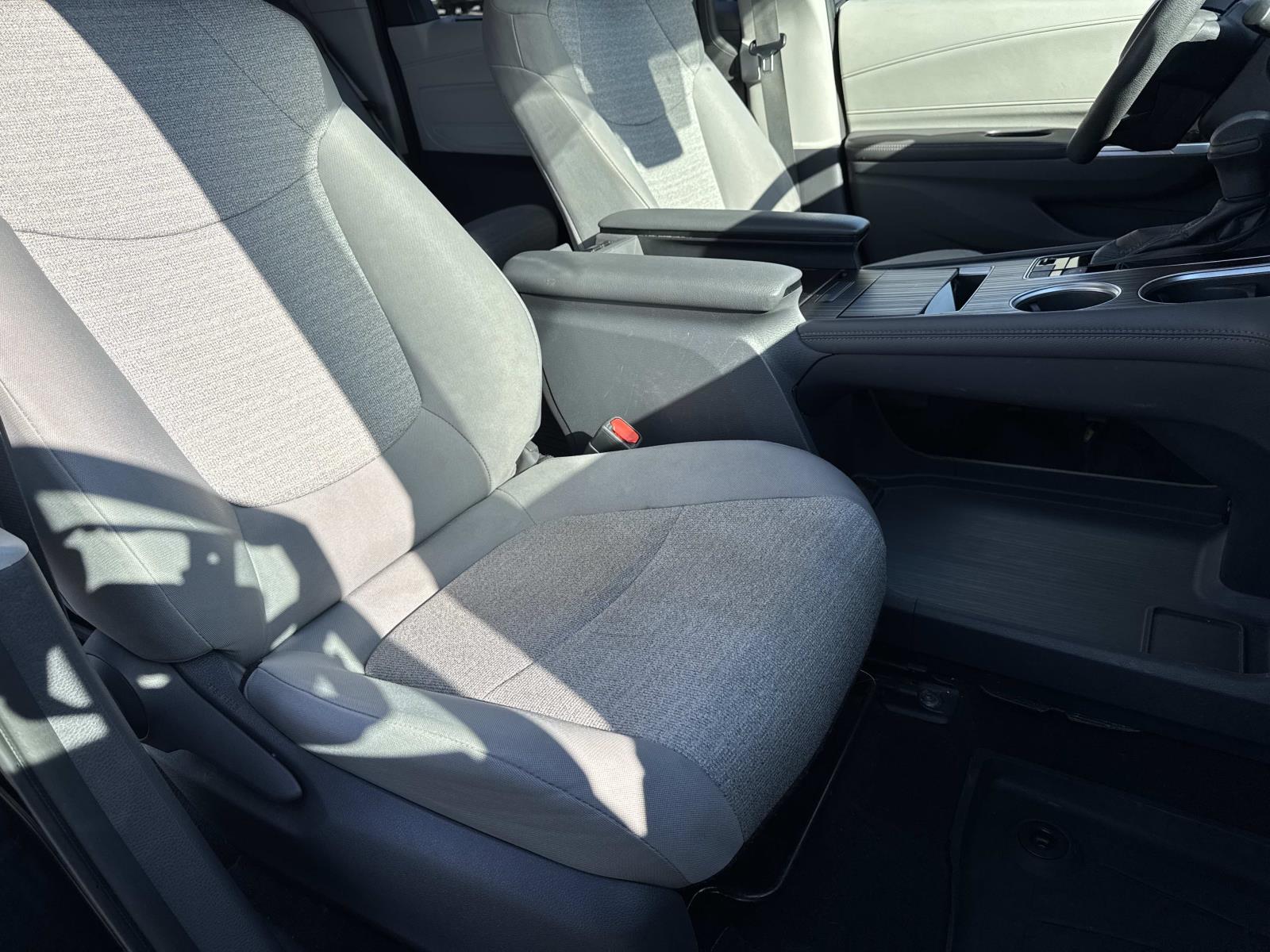 2021 Toyota Sienna LE - Photo 24