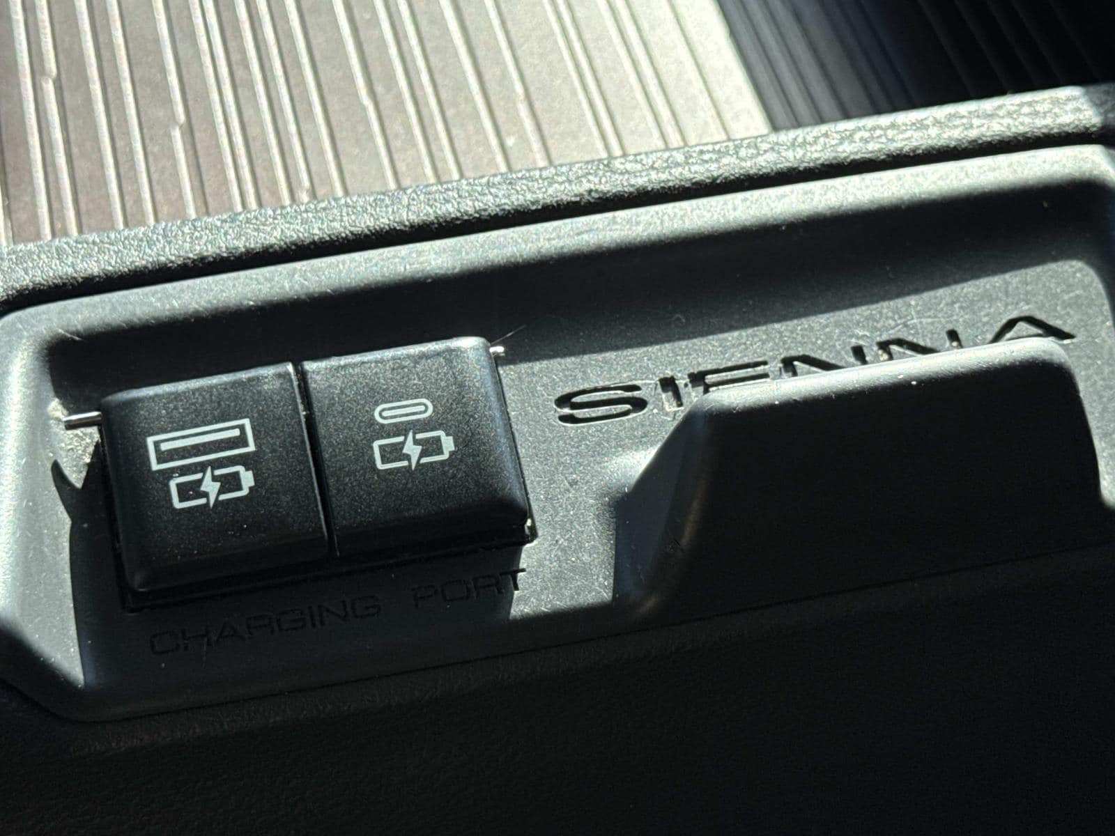 2021 Toyota Sienna LE - Photo 18