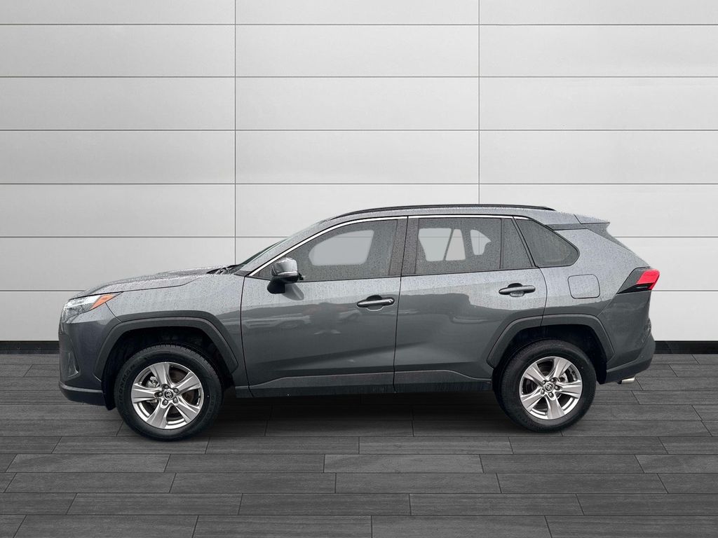 2025 Toyota RAV4 XLE - Photo 6
