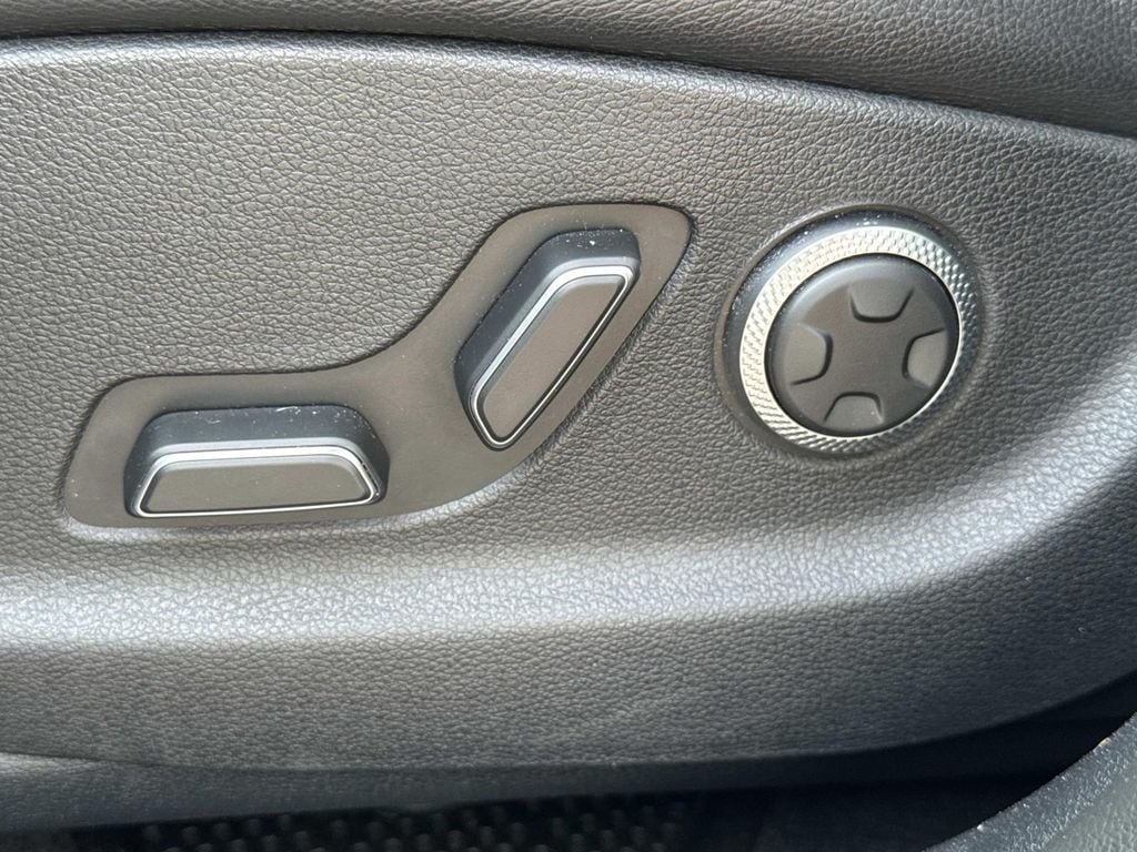 2025 GENESIS GV70 Standard - Photo 31