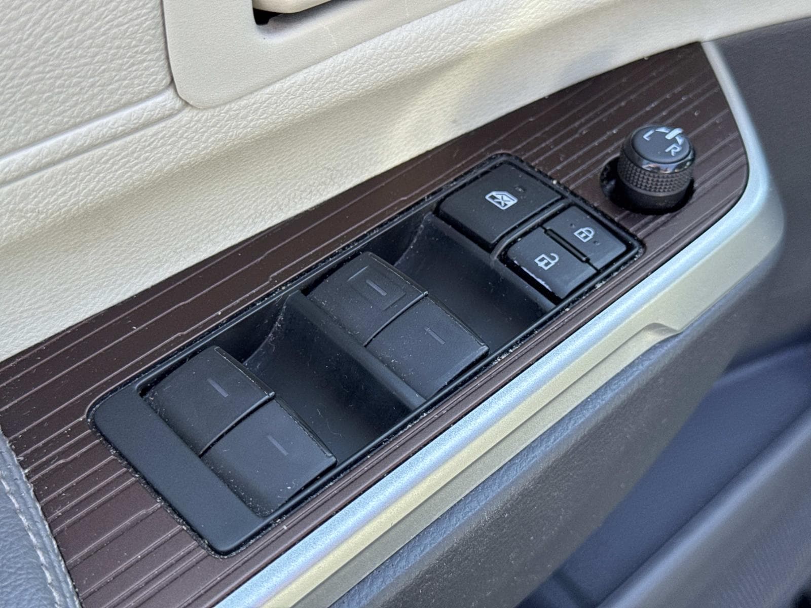 2021 Toyota Sienna LE - Photo 26