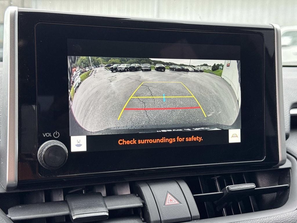 2025 Toyota RAV4 XLE - Photo 33