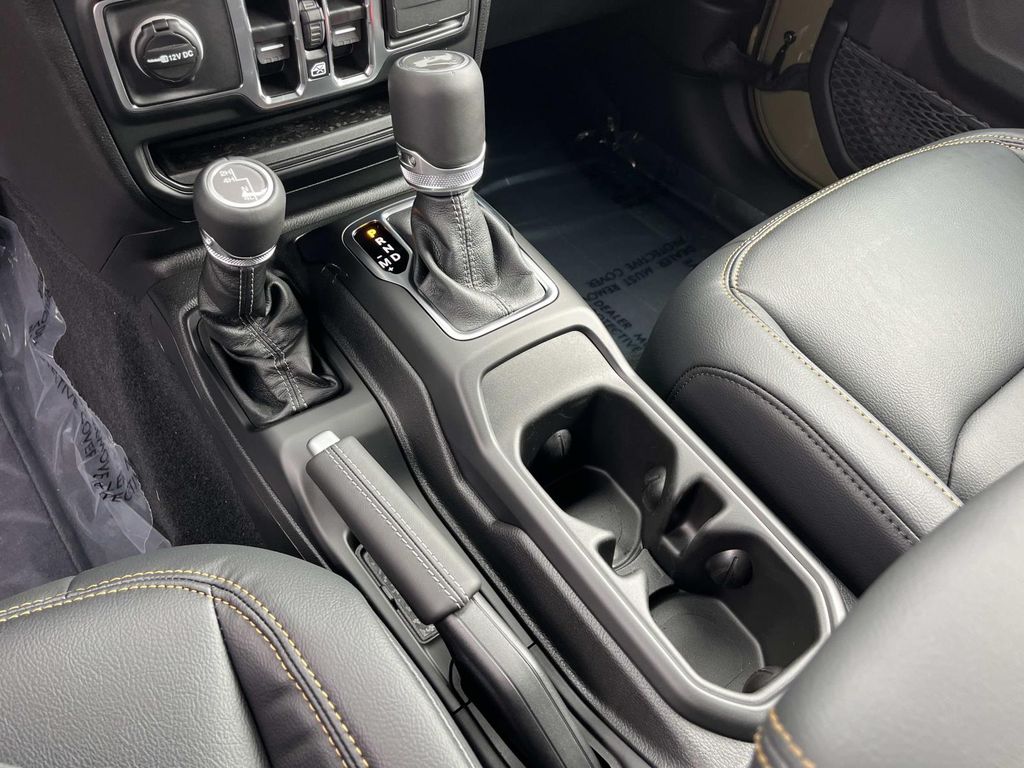 2026 Jeep Wrangler 4-Door Sahara - Photo 24